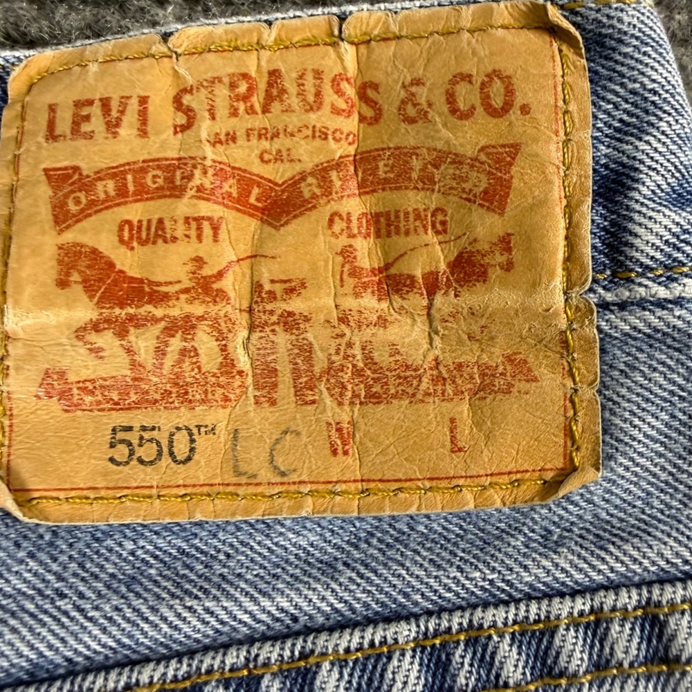 Levis 550 Relaxed Fit Tapered Leg Light Wash Blue Denim Jeans Mens 44x34 - Picture 3 of 10